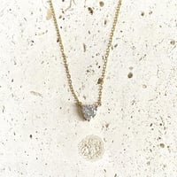 سلسلة قلب أنيقة باللون الذهبي (N356) .