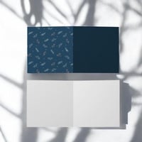 كوب رمادي بتخصيص . (cup253)