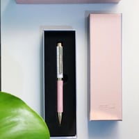 قلم " أفعل أشياء صغيرة بطُرق عظيمة "