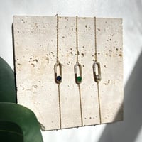 أسورة أنيقة باللون الذهبي (B554) .