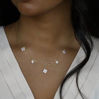 سلسلة أنيقة باللون الذهبي (N870) .