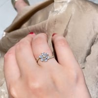 خاتم ورد أنيق اللون ذهبي (R261).