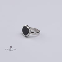 خاتم أنيق رجالي اللون فضي-أسود (KR16) .