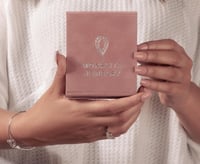 سلسلة أنيقة باللون الذهبي-الأزرق (N385).