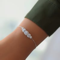 أسورة أنيقة باللون الفضي (B820) .