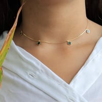 سلسلة ورد أنيقة باللون الذهبي-الأخضر (N502) .