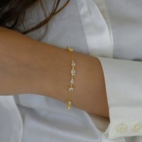 أسورة أنيقة باللون الذهبي (B752).