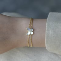 أسورة فراشة أنيقة باللون الذهبي (B416).