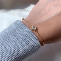 أسورة أنيقة باللون الذهبي (B549) .