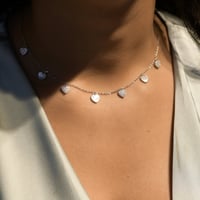 سلسلة قلب أنيقة باللون الفضي (N421) .