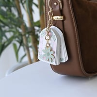 ميدالية أنيقة للشنط والمفاتيح