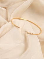 أسورة الأنيقة باللون الذهبي .(B1023)