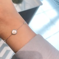 أسورة أنيقة باللون الفضي (B738) .