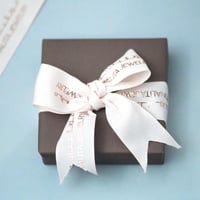 زيدي هديتك أناقة ومحبة...تغليف بني بشريطة وردية(C2...