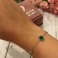 أسورة أنيقة باللون الفضي (B738) .