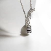 سلسلة أنيقة باللون الفضي (N238) .