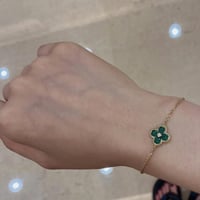 أسورة الوردة الأنيقة اللون / ذهبي - أخضر . (B977)