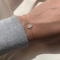 أسورة أنيقة باللون الذهبي (B571).