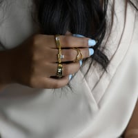 خاتم أنيق اللون ذهبي (R398).