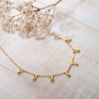 سلسلة لا الأنيقة باللون الذهبي (N724) .