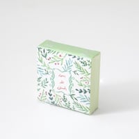 ميدالية أنيقة بأسماء الله الحسنى .