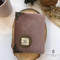 مصحف مغلف بالمخمل ومزين بأكسسوار(قرآن)