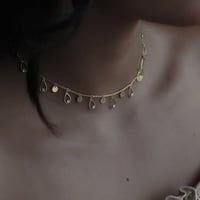 سلسلة أنيقة باللون / ذهبي . (N984)