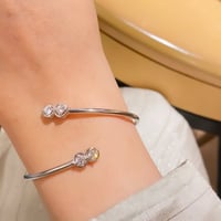 أسورة أنيقة باللون الفضي (B727) .