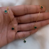 سلسلة ورد أنيقة باللون الذهبي-الأخضر (N502) .