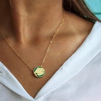 سلسلة التخرج الأنيقة باللون الذهبي (N534) .