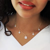 سلسلة أنيقة باللون الذهبي (N752) .