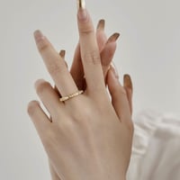 خاتم أنيق مرصع بالكرستالات . (R426)