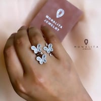 خاتم فراشة أنيق اللون فضي (R110) .