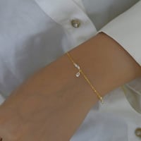 أسورة أنيقة باللون الذهبي (B751) .