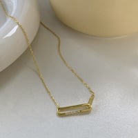 سلسلة أنيقة باللون الذهبي (N841) .