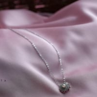 سلسلة أنيقة باللون الفضي (N257) .