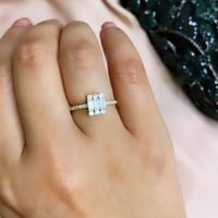 خاتم أنيق اللون فضي (R115) .