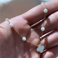 سلسلة ورد أنيقة باللون الذهبي-الأبيض (N448) .