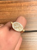 خاتم ملكي بالاسم مرصع باثنين فصوص من الزركون البرا...