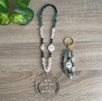 تعليقه سياره حجر وردي واخضر