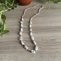 سلسال طويل من الصدف