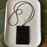 تعليقه بطاقه خيط جلد + حامل بطاقه جلد