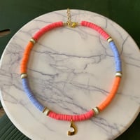 سلسال صيفي مع حرف مطلي ذهب