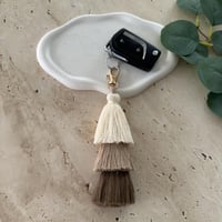 ميدالية مفتاح هدب بيج