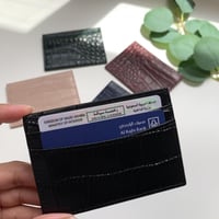 محفظة بطاقات مع طباعه حرف