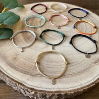 اساور خيط قيطان مع حروف انقليزيه مطليه