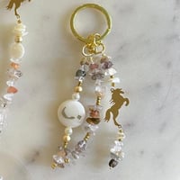 ميداليه مفتاح مع حصان مطلي ذهب )