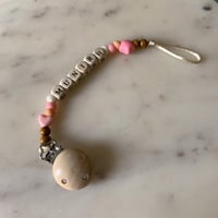 تعليقه لهايه اطفال بحروف كبيرة