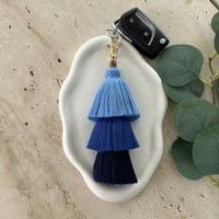 ميدالية مفتاح هدب ازرق