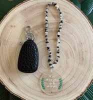 تعليقه سياره حجر اسود وابيض مع دعاء